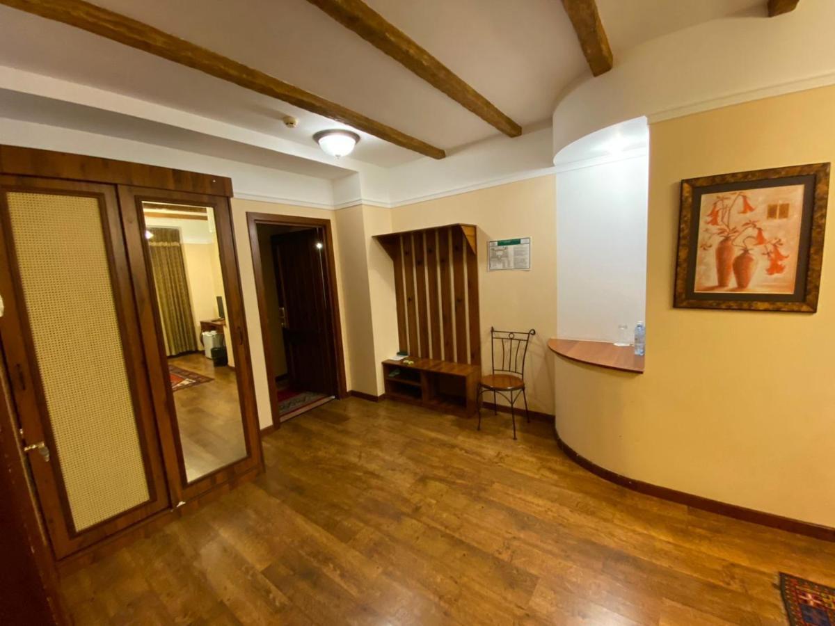 Park Hotel Kokshetau Shchuchinsk Ngoại thất bức ảnh