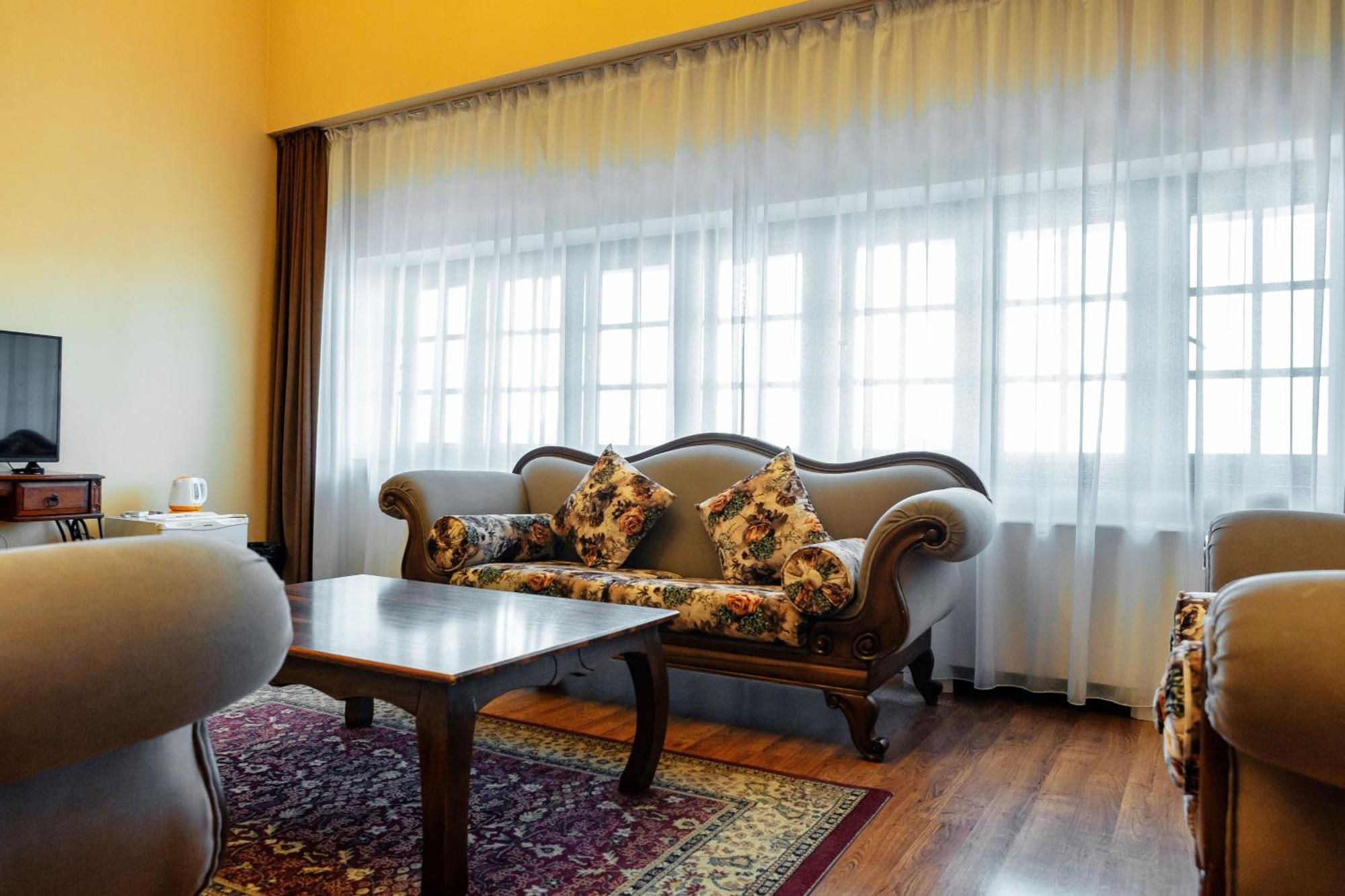 Park Hotel Kokshetau Shchuchinsk Ngoại thất bức ảnh